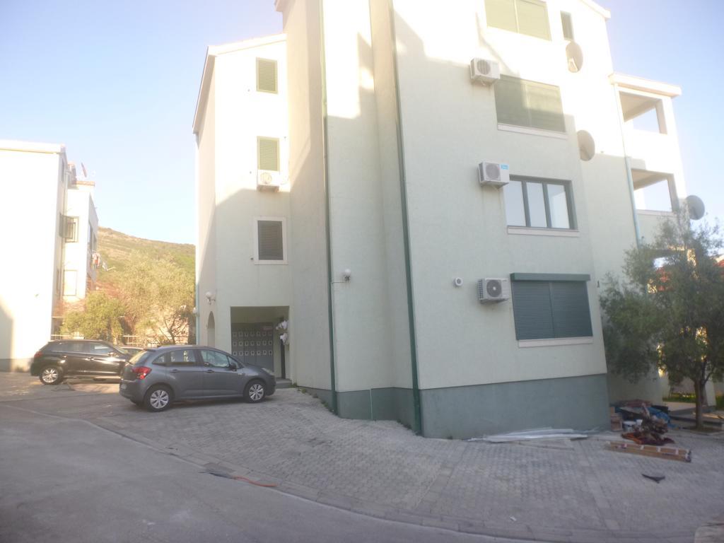 Apartman Ozi Petrovac Eksteriør billede